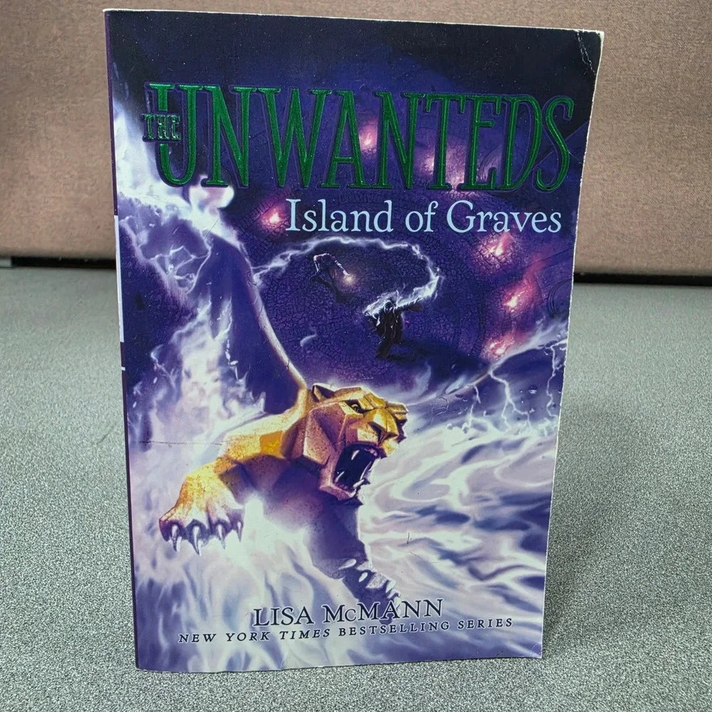 Lisa McMann Island of Graves The Unwanteds Book 6 Purple Excellent Paperback